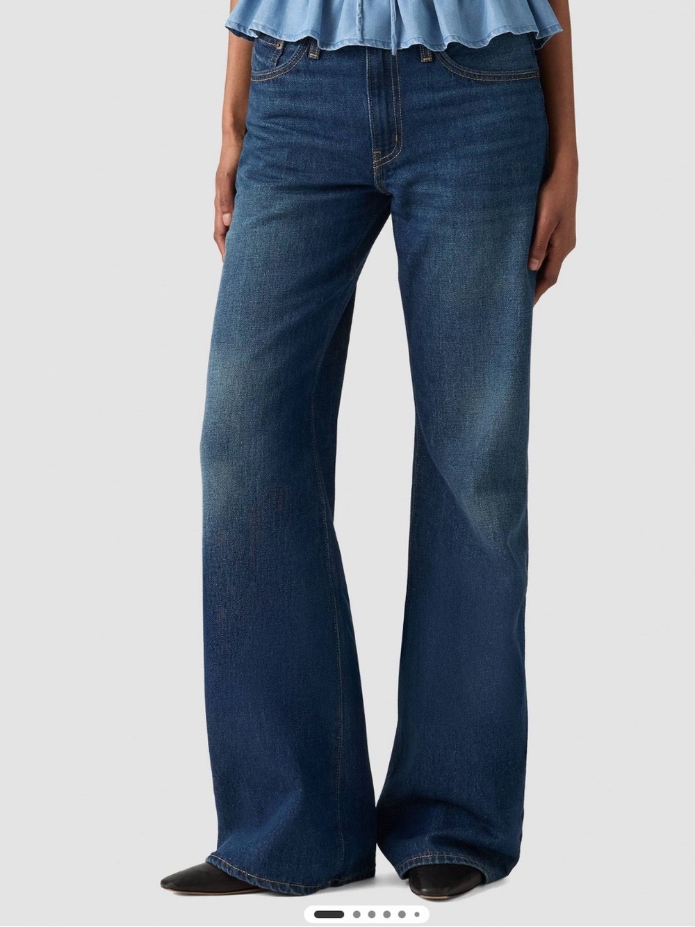 Levi's Women's relaxed Boot Cut Jeans - size 30